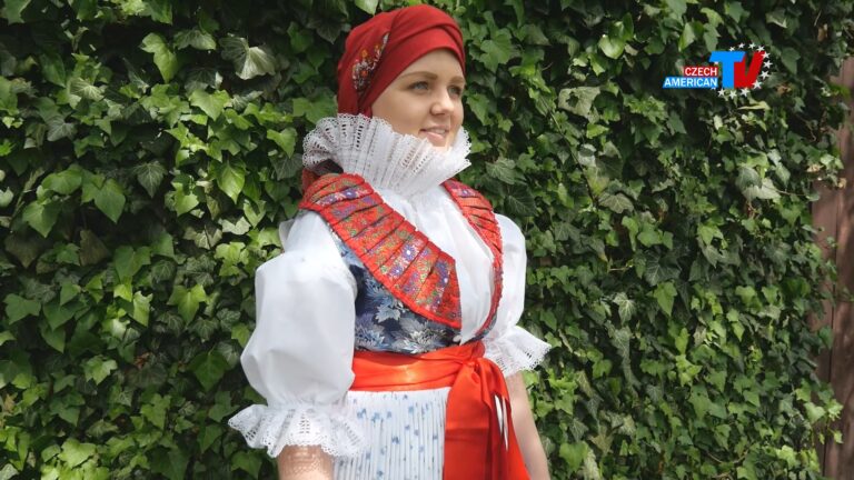 Czech-Folk-Costume-from-Buchlovice