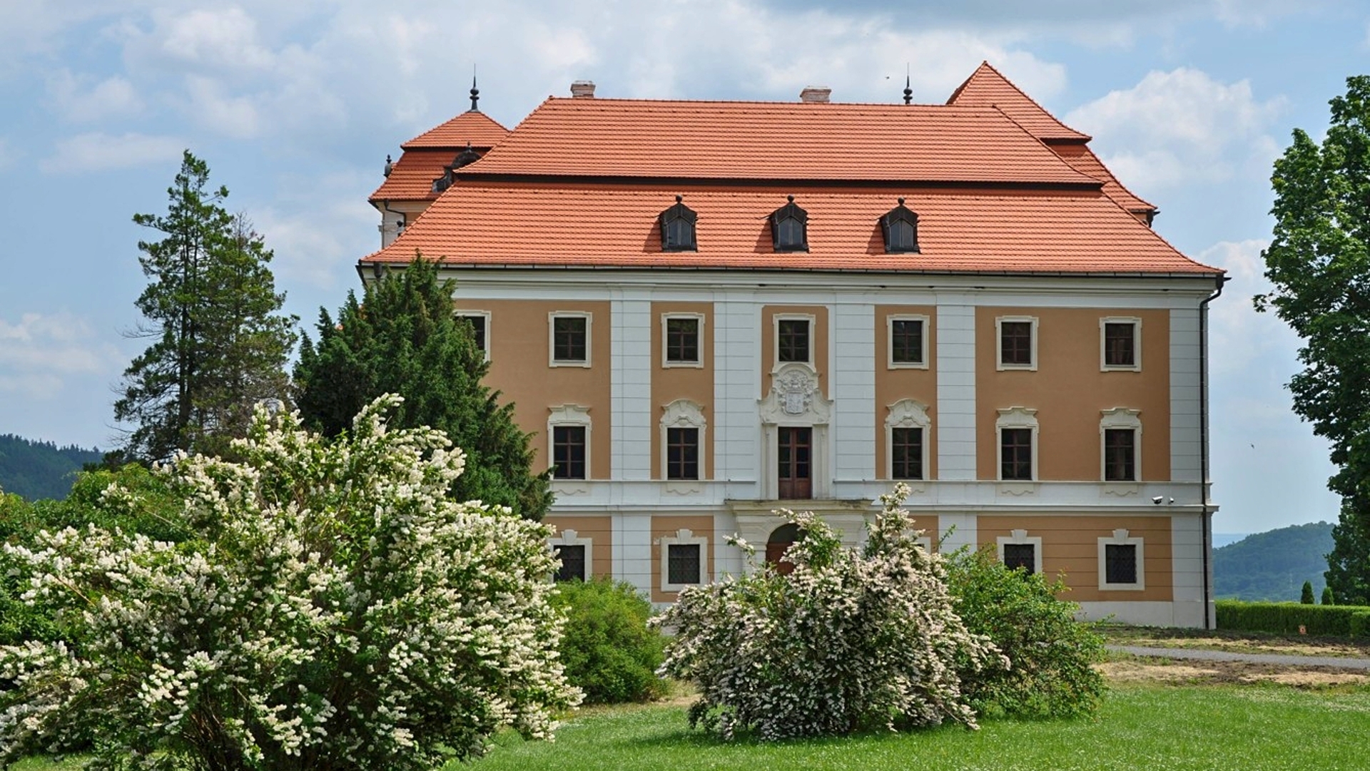 A photo of the Valec Chateau.