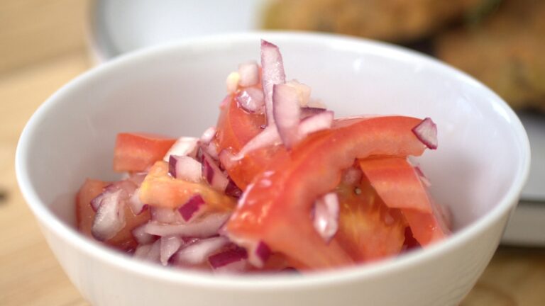 Simple_Czech-Style_Tomato_Salad