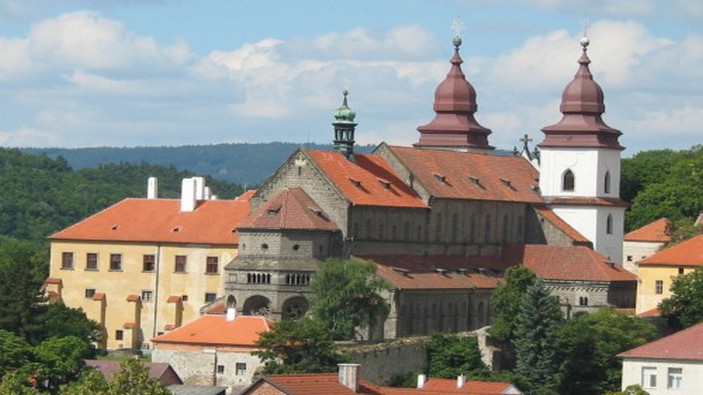 trebic - zamek a bazilika sv. prokopa - blizsi pohled 500x375